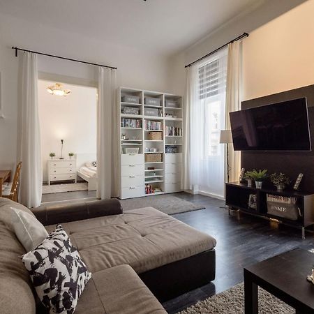 Spacious Apartment Almassy Budapest Luaran gambar