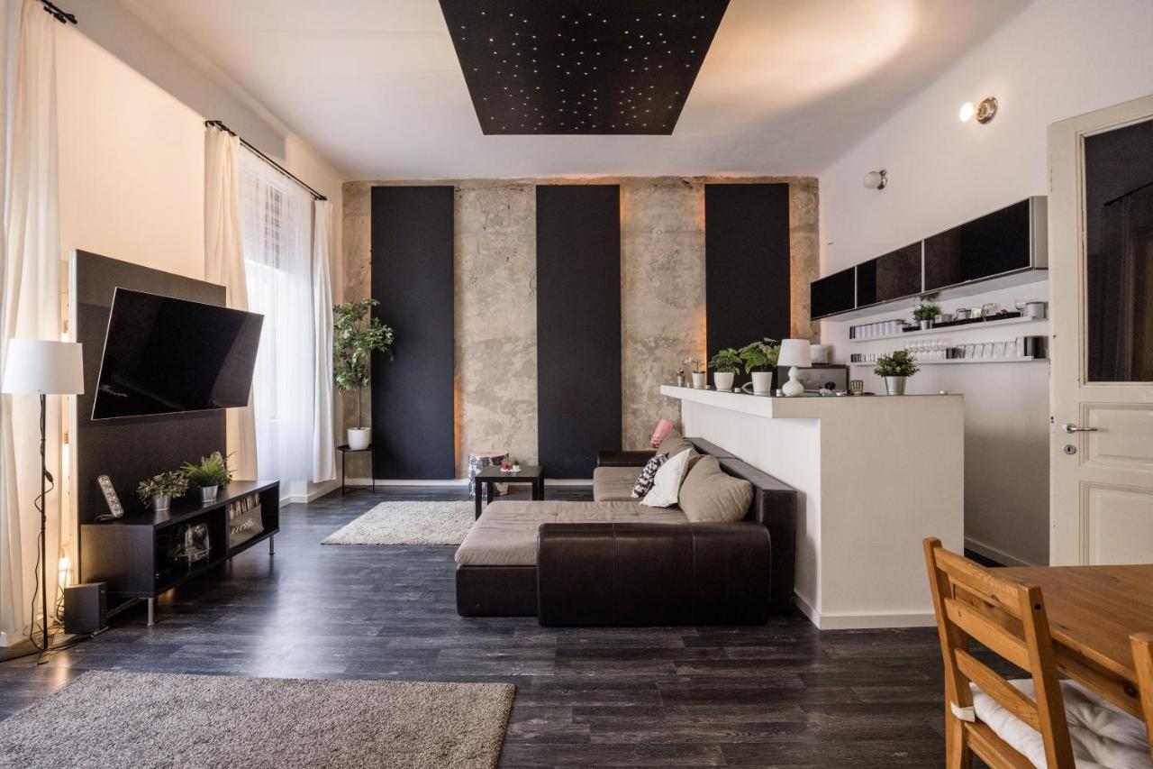Spacious Apartment Almassy Budapest Luaran gambar