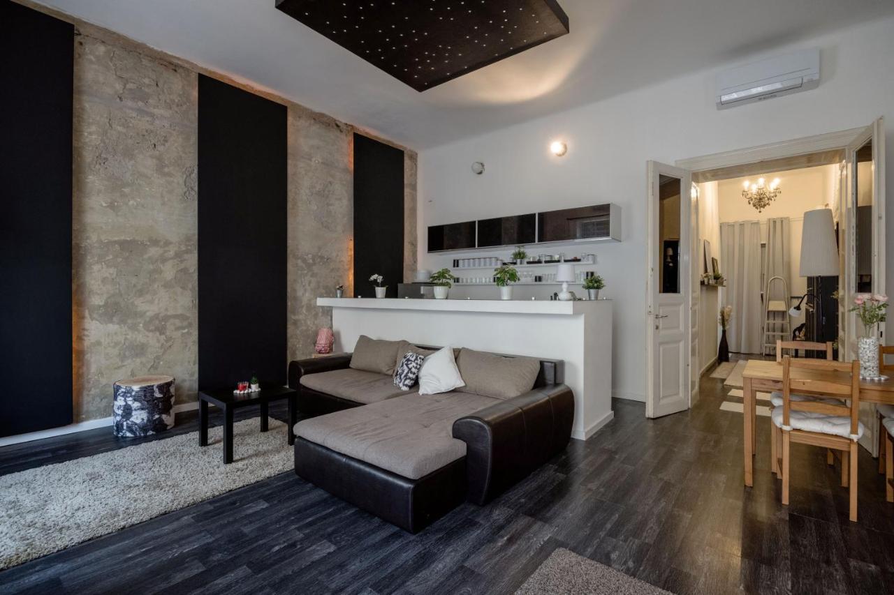 Spacious Apartment Almassy Budapest Luaran gambar