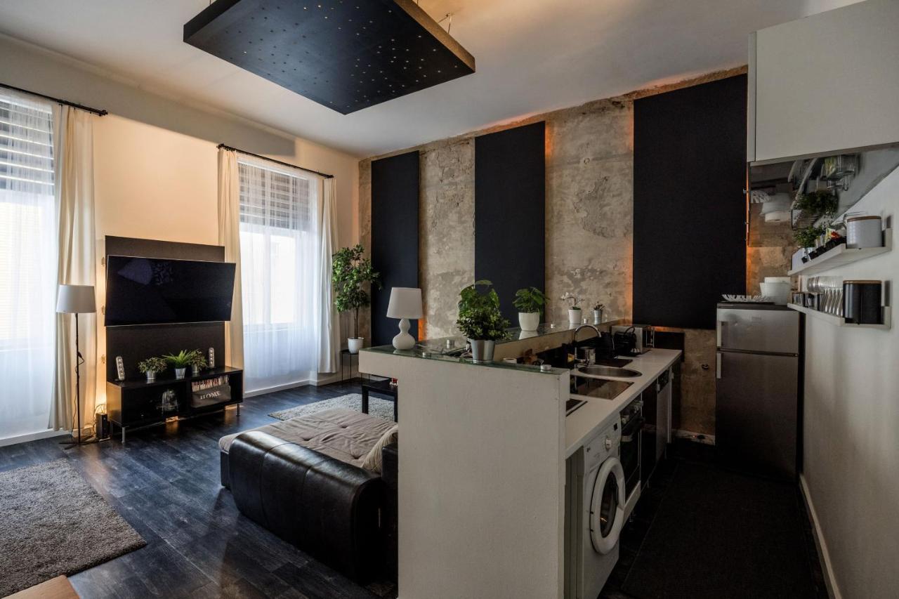 Spacious Apartment Almassy Budapest Luaran gambar